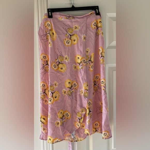 NWT Madewell Wrap Midi Skirt in Dutch Dandelions (0) - Picture 2 of 7